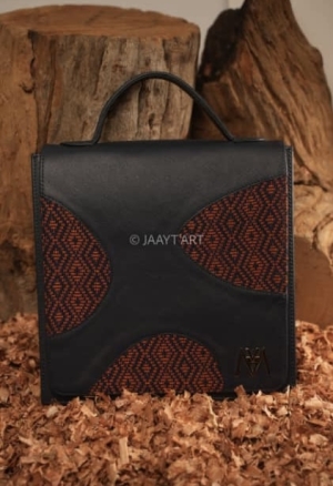 Fatima - Cuir bleu / pagne tissé orange