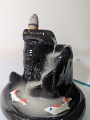Cascade encens noir